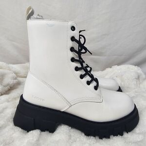 Levi's Women's Giselle 2 Neo Combat‎ Boot Size 8.5